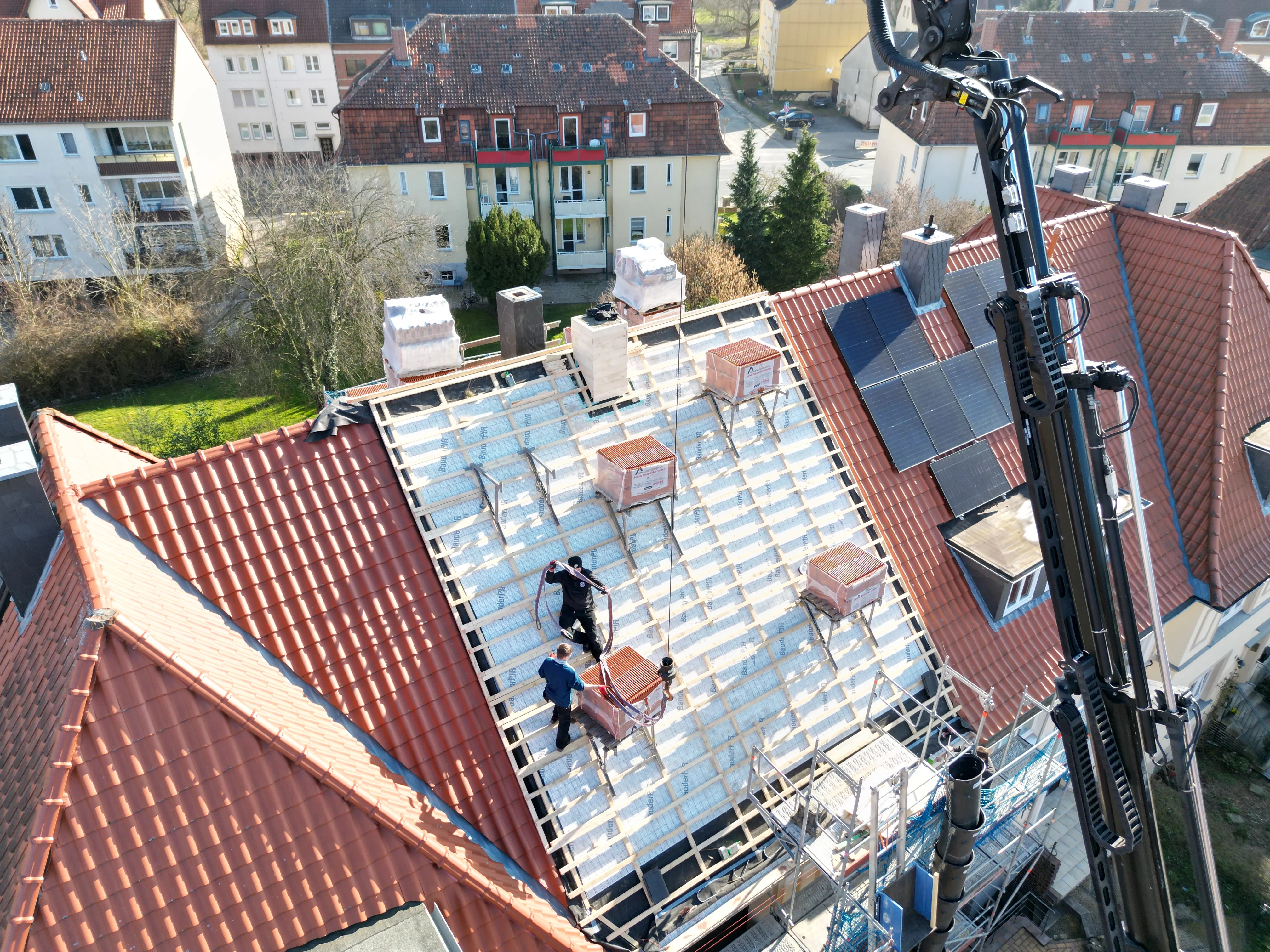 Sanierungsübersicht: Steil- und Flachdächer mit modernen Materialien0